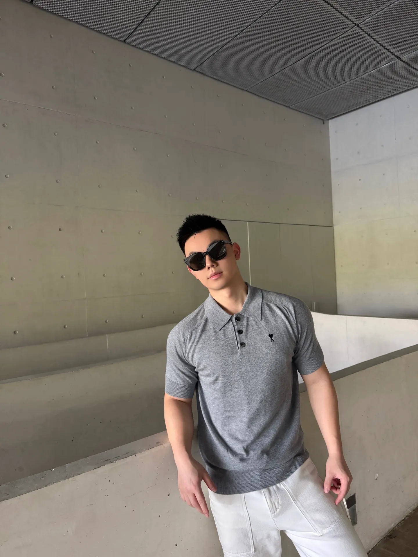[Upper body picture] Ami Paris love embroidered knitted Polo shirt